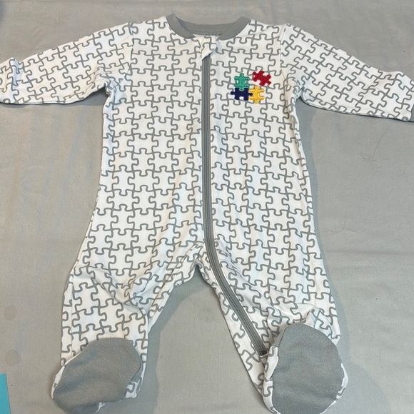 Tuffy Gray and White puzzle design Onesie - Picture 3 of 3